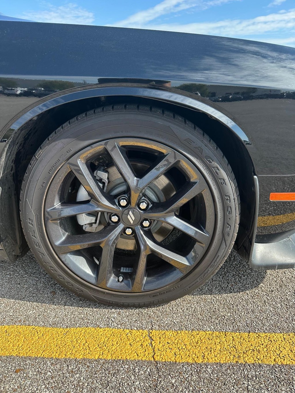 Dodge Challenger Vehicle Full-screen Gallery Image 16