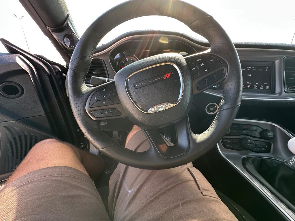 Dodge Challenger Vehicle Full-screen Gallery Image 20