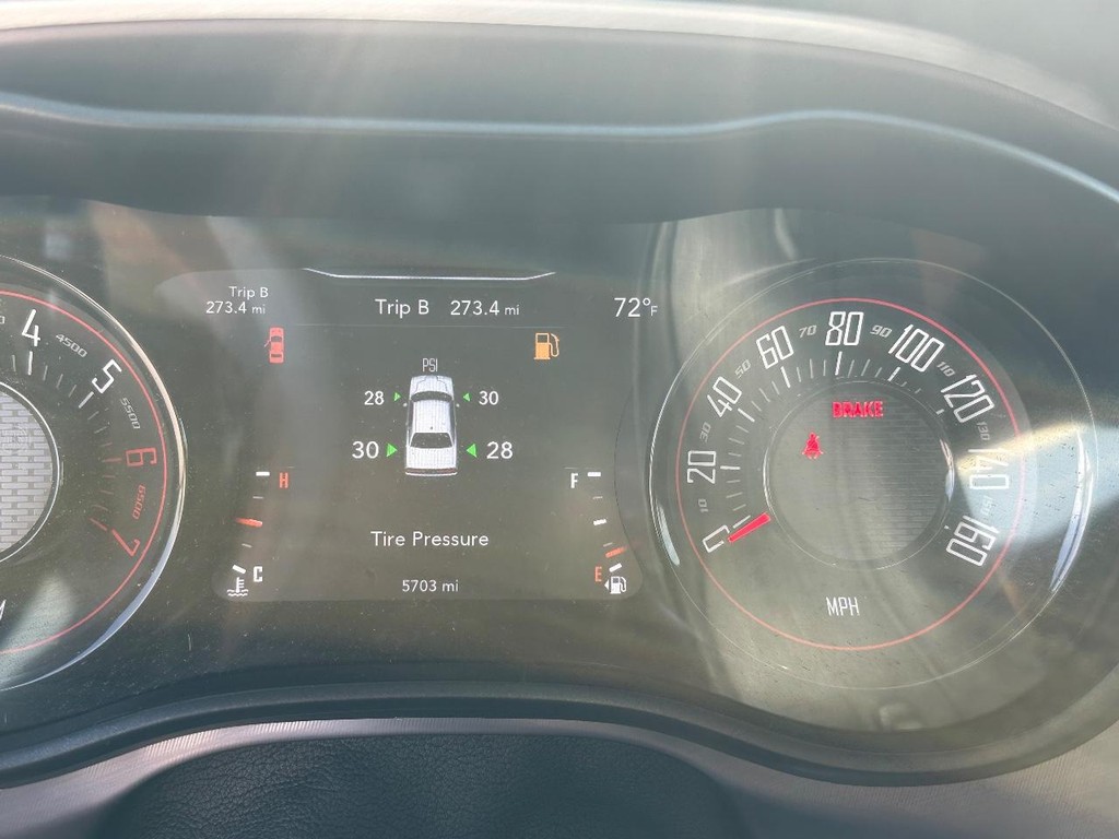 Dodge Challenger Vehicle Full-screen Gallery Image 21