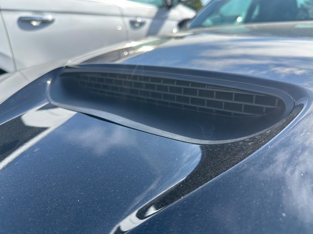 Dodge Challenger Vehicle Full-screen Gallery Image 30