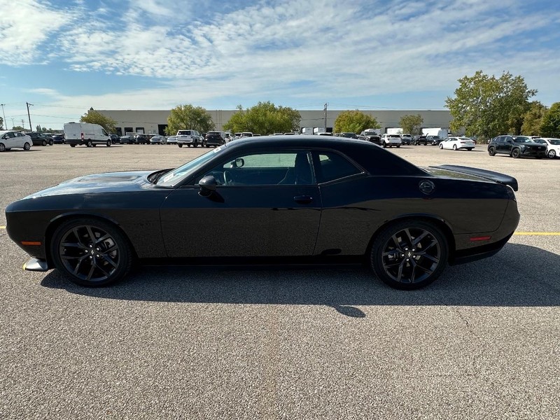 Dodge Challenger Vehicle Full-screen Gallery Image 6