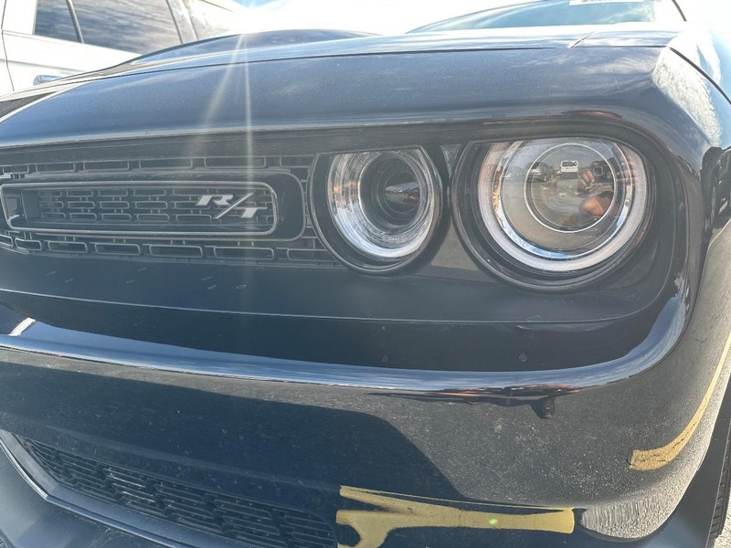 Dodge Challenger Vehicle Full-screen Gallery Image 29