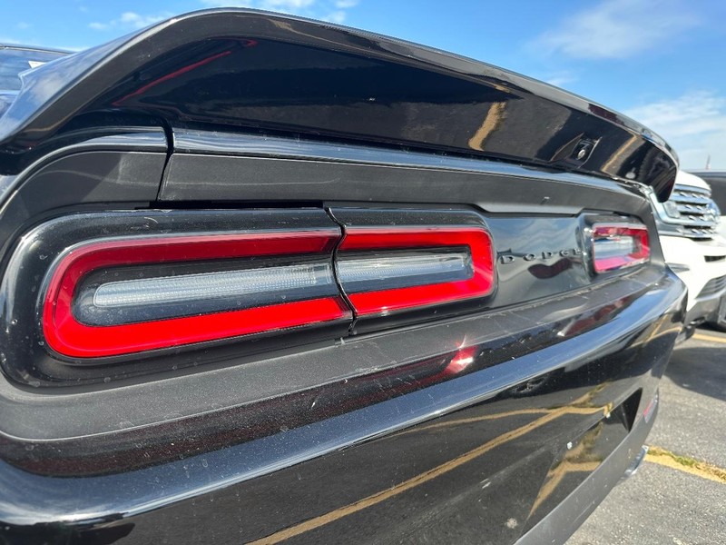 Dodge Challenger Vehicle Full-screen Gallery Image 31