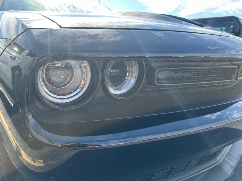 Dodge Challenger Vehicle Full-screen Gallery Image 33