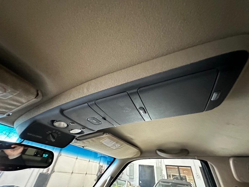 GMC Yukon Vehicle Full-screen Gallery Image 20