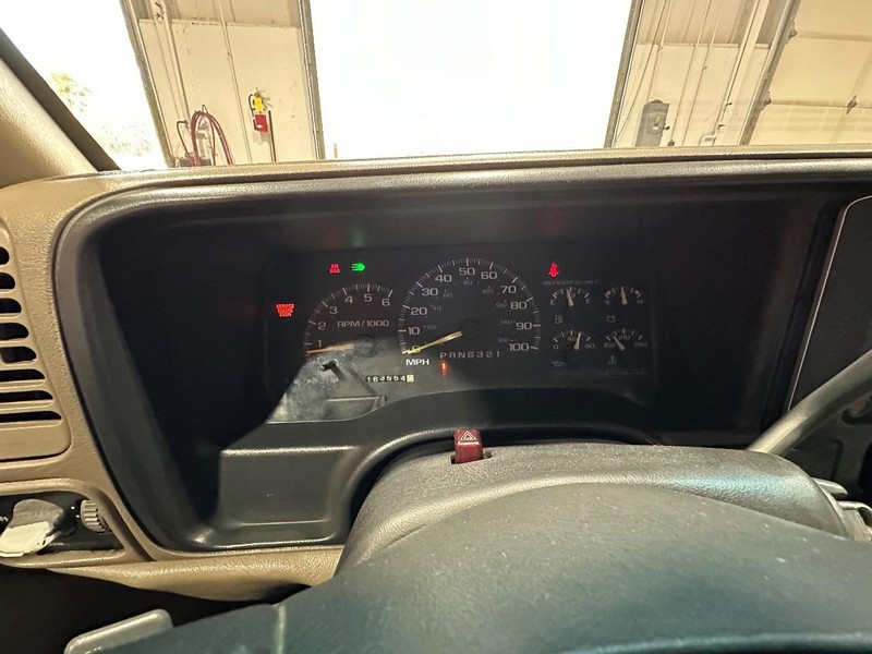 GMC Yukon Vehicle Full-screen Gallery Image 22