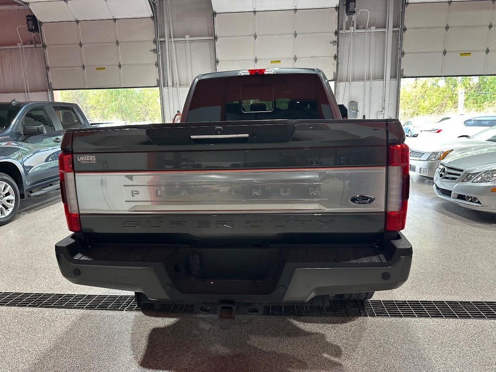 Ford Super Duty F-250 SRW Vehicle Full-screen Gallery Image 2