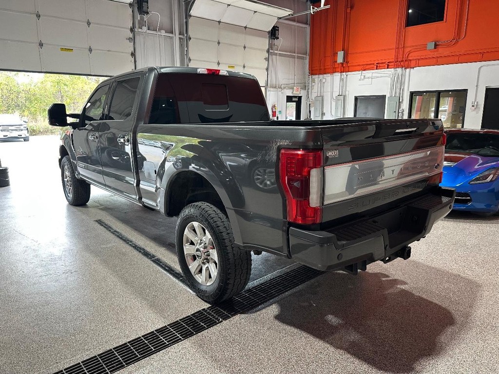 Ford Super Duty F-250 SRW Vehicle Full-screen Gallery Image 7