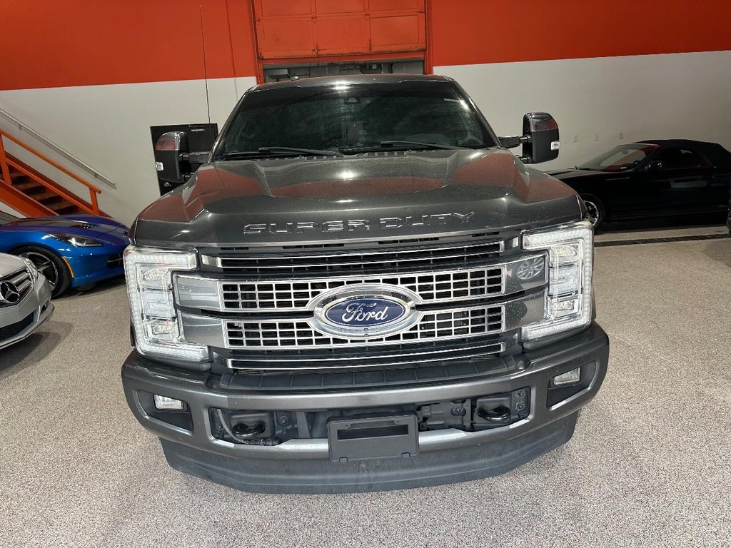 Ford Super Duty F-250 SRW Vehicle Full-screen Gallery Image 9
