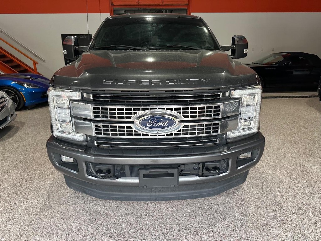 Ford Super Duty F-250 SRW Vehicle Full-screen Gallery Image 10