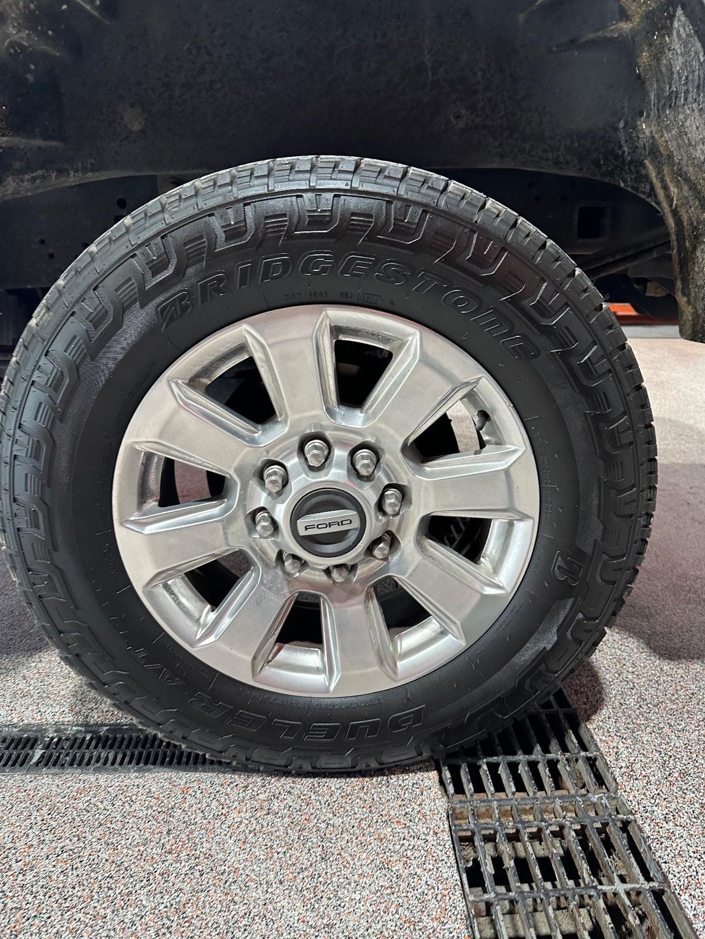 Ford Super Duty F-250 SRW Vehicle Full-screen Gallery Image 11