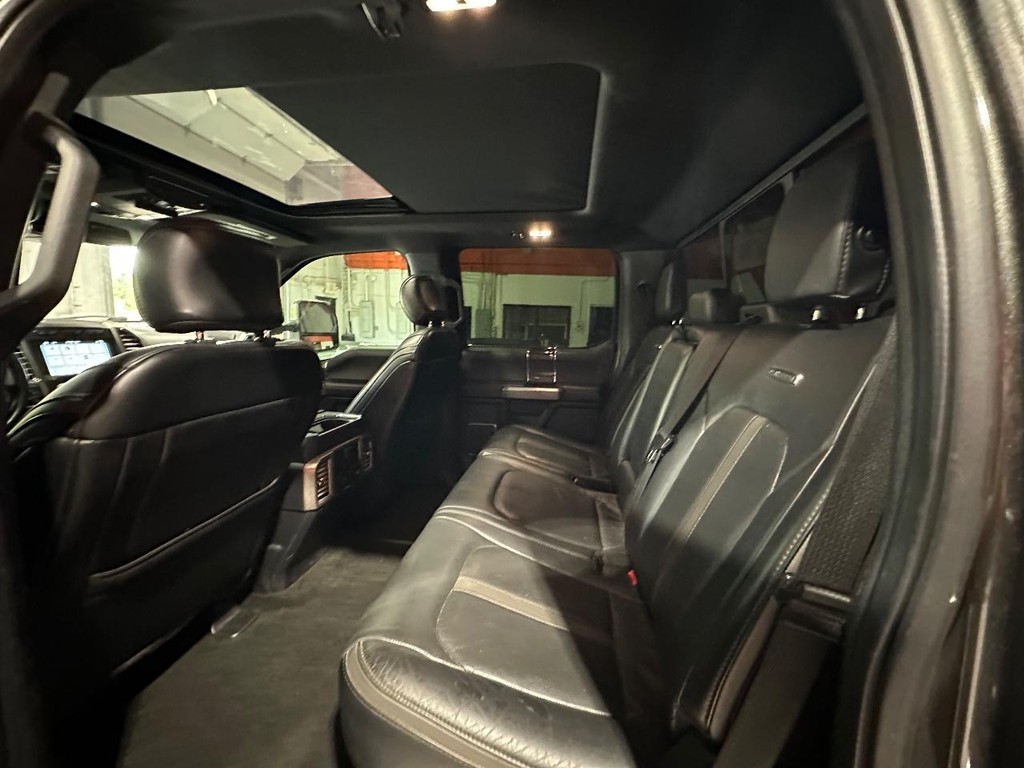 Ford Super Duty F-250 SRW Vehicle Full-screen Gallery Image 15