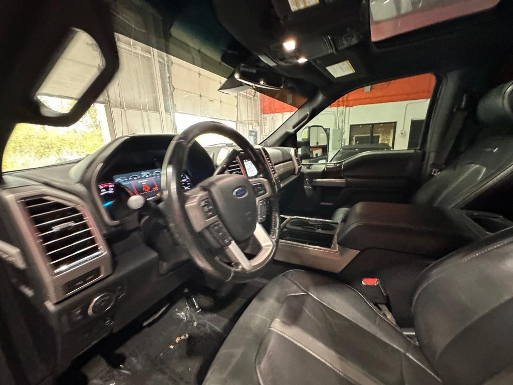 Ford Super Duty F-250 SRW Vehicle Full-screen Gallery Image 19