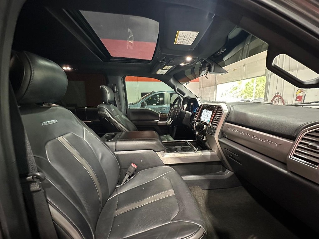 Ford Super Duty F-250 SRW Vehicle Full-screen Gallery Image 21