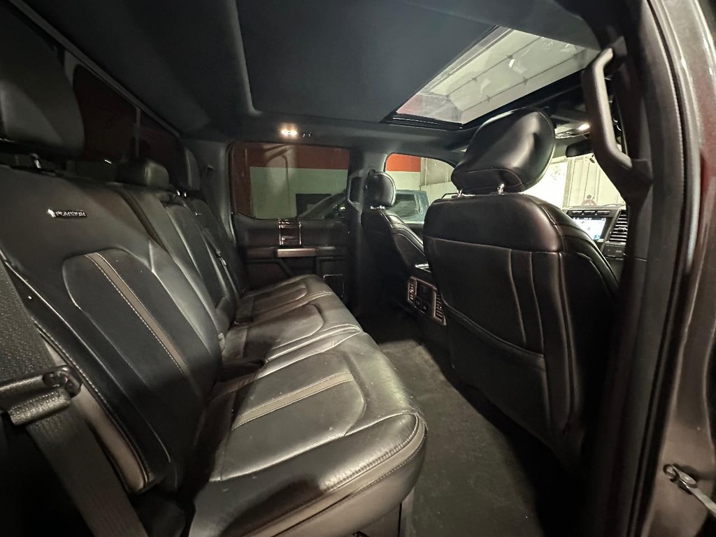 Ford Super Duty F-250 SRW Vehicle Full-screen Gallery Image 22