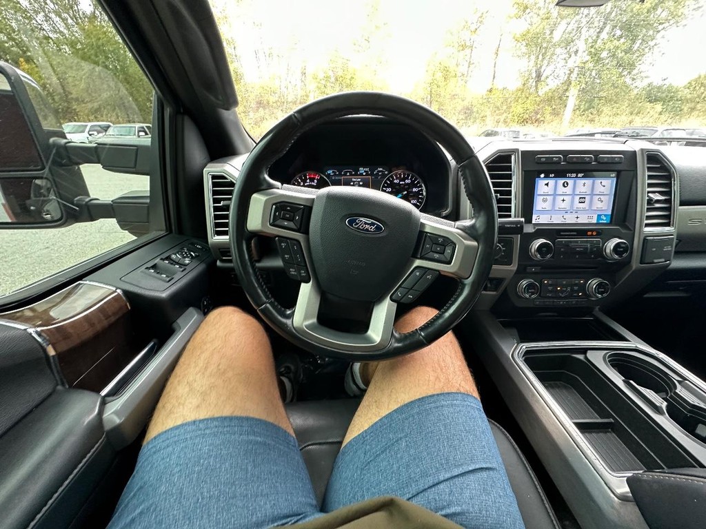 Ford Super Duty F-250 SRW Vehicle Full-screen Gallery Image 26