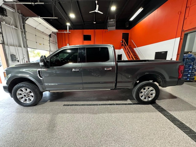 Ford Super Duty F-250 SRW Vehicle Full-screen Gallery Image 6