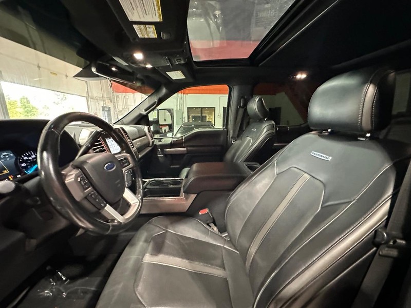 Ford Super Duty F-250 SRW Vehicle Full-screen Gallery Image 14