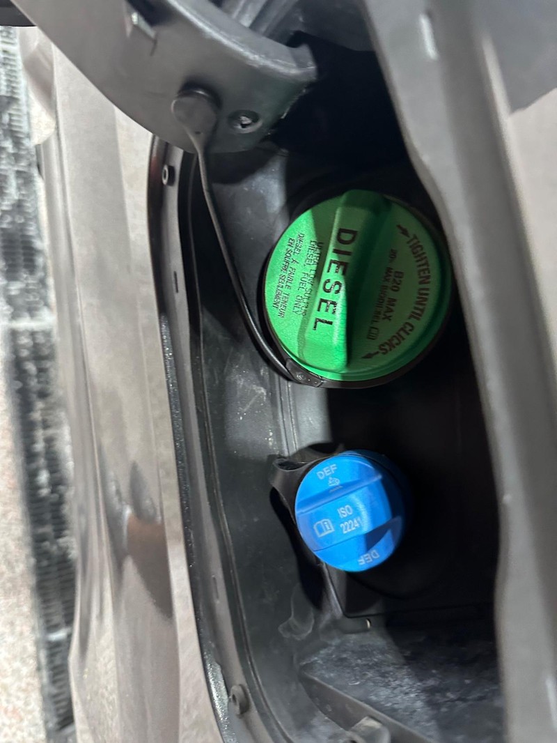 Ford Super Duty F-250 SRW Vehicle Full-screen Gallery Image 16