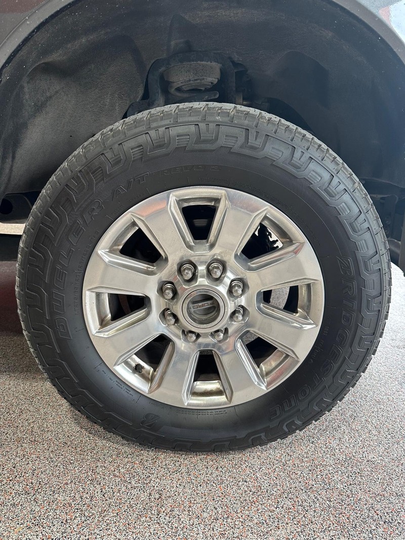 Ford Super Duty F-250 SRW Vehicle Full-screen Gallery Image 20