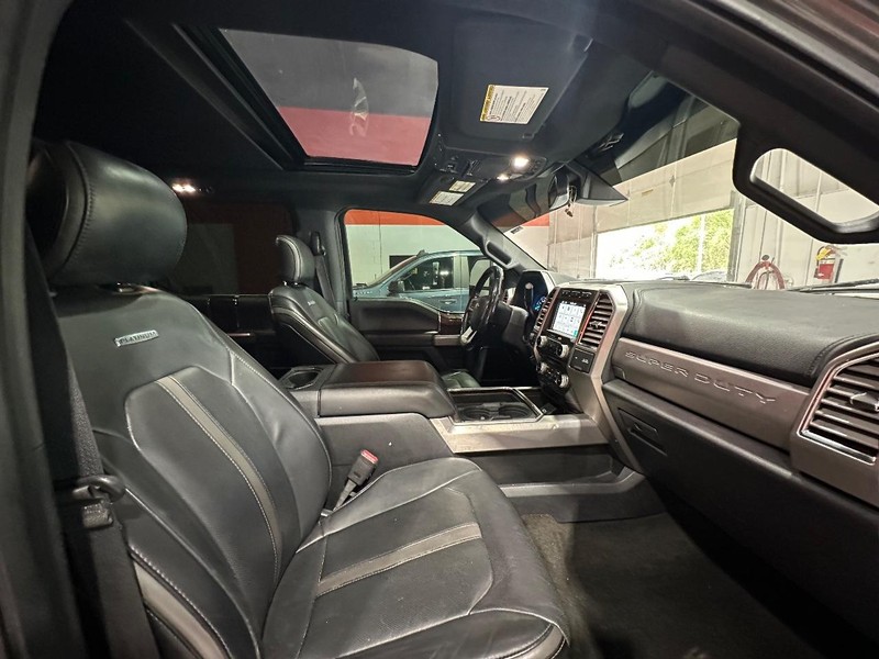 Ford Super Duty F-250 SRW Vehicle Full-screen Gallery Image 21