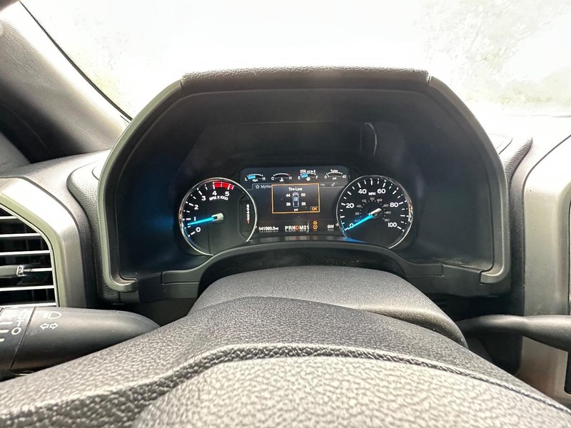 Ford Super Duty F-250 SRW Vehicle Full-screen Gallery Image 27