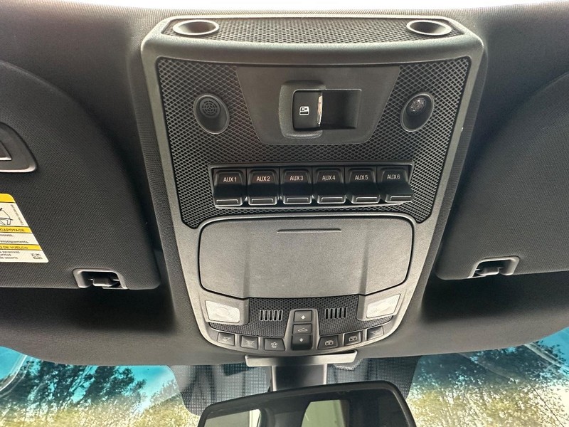 Ford Super Duty F-250 SRW Vehicle Full-screen Gallery Image 28