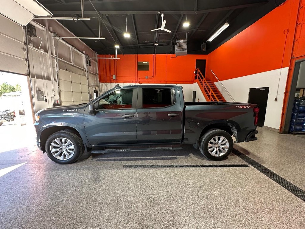 Chevrolet Silverado 1500 Vehicle Full-screen Gallery Image 06