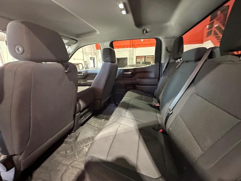 Chevrolet Silverado 1500 Vehicle Full-screen Gallery Image 11