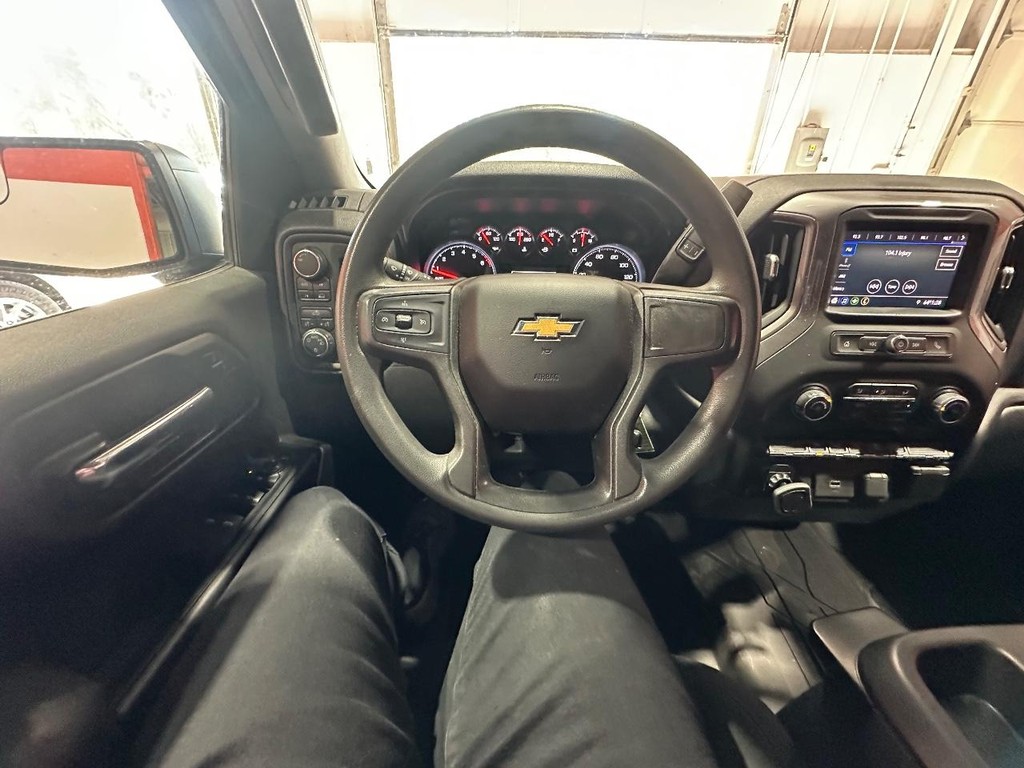 Chevrolet Silverado 1500 Vehicle Full-screen Gallery Image 22