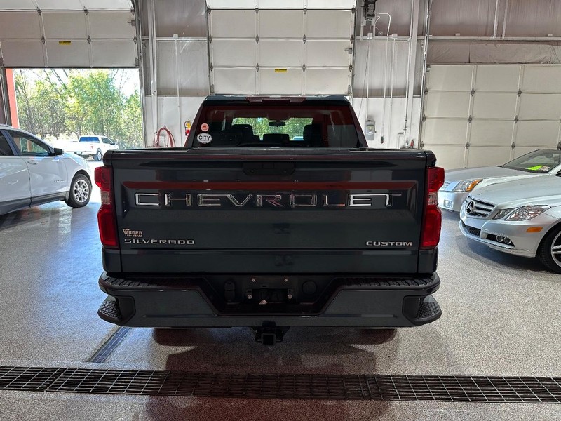 Chevrolet Silverado 1500 Vehicle Full-screen Gallery Image 02