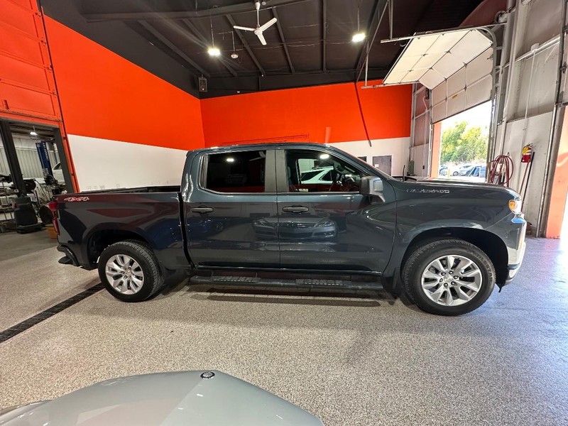 Chevrolet Silverado 1500 Vehicle Full-screen Gallery Image 04