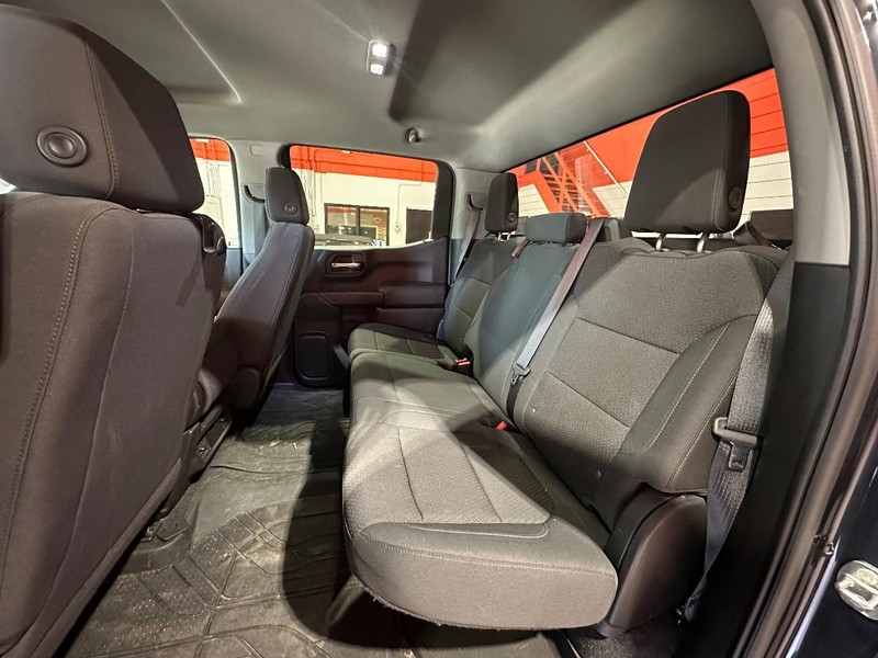 Chevrolet Silverado 1500 Vehicle Full-screen Gallery Image 12