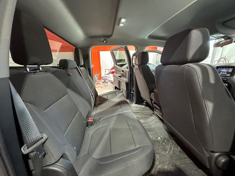 Chevrolet Silverado 1500 Vehicle Full-screen Gallery Image 14