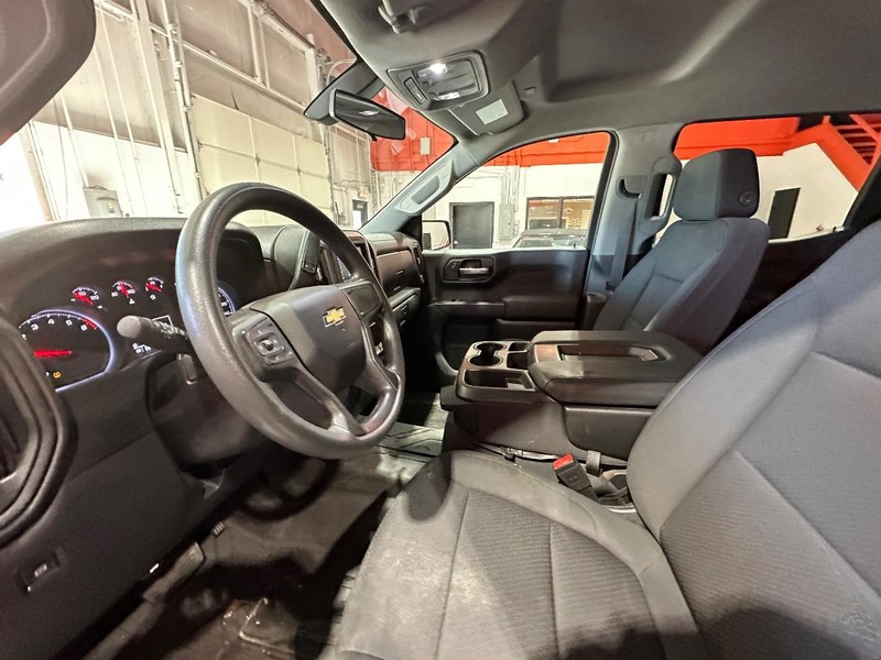 Chevrolet Silverado 1500 Vehicle Full-screen Gallery Image 15