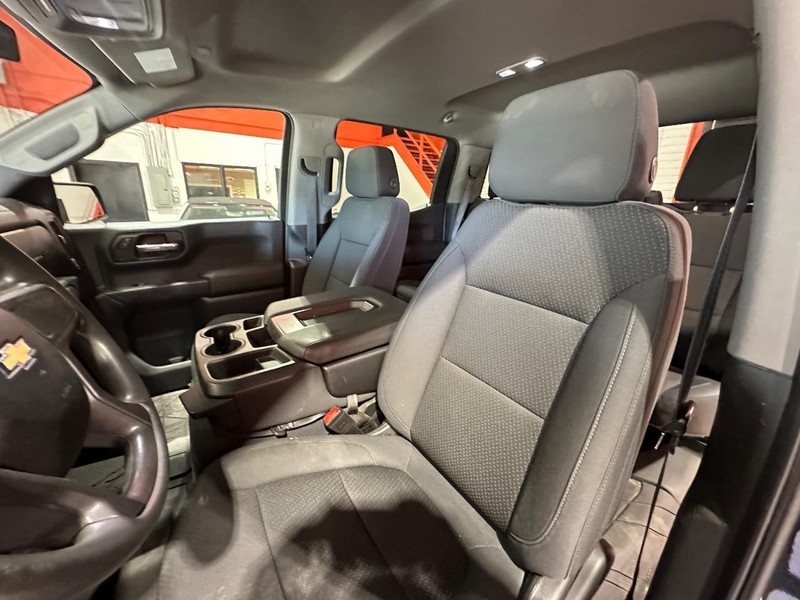 Chevrolet Silverado 1500 Vehicle Full-screen Gallery Image 16