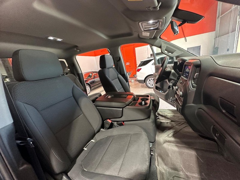 Chevrolet Silverado 1500 Vehicle Full-screen Gallery Image 19