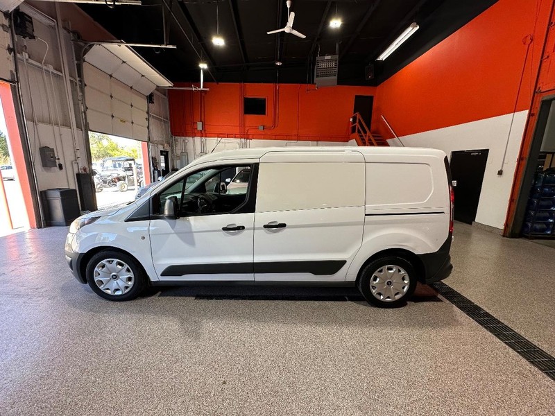 Ford Transit Connect Vehicle Full-screen Gallery Image 9