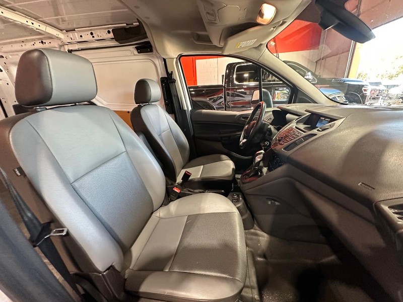 Ford Transit Connect Vehicle Full-screen Gallery Image 14