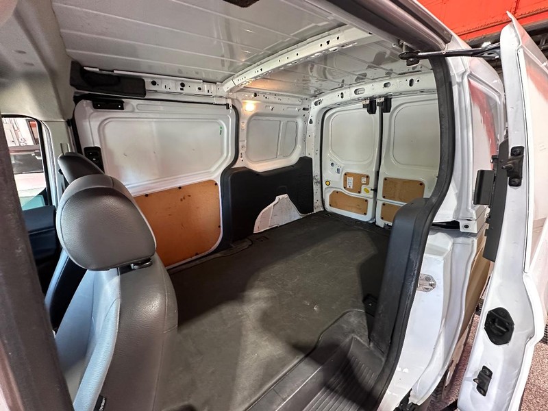 Ford Transit Connect Vehicle Full-screen Gallery Image 16