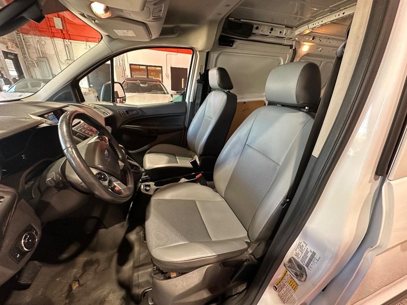 Ford Transit Connect Vehicle Full-screen Gallery Image 19
