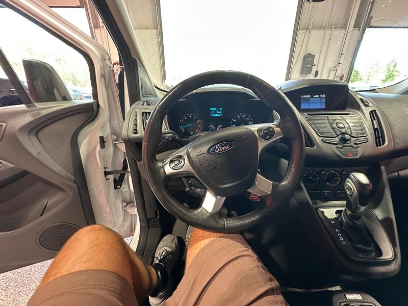 Ford Transit Connect Vehicle Full-screen Gallery Image 20