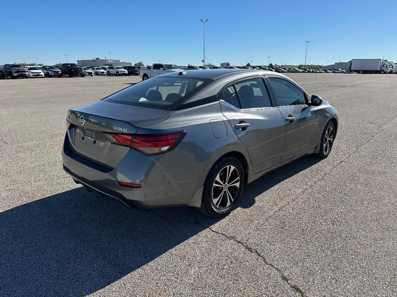 Nissan Sentra Vehicle Full-screen Gallery Image 3