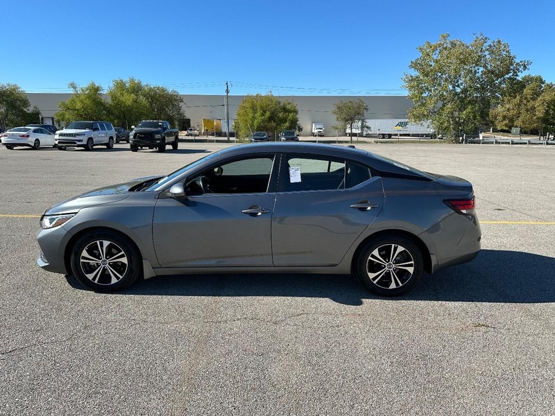 Nissan Sentra Vehicle Full-screen Gallery Image 4