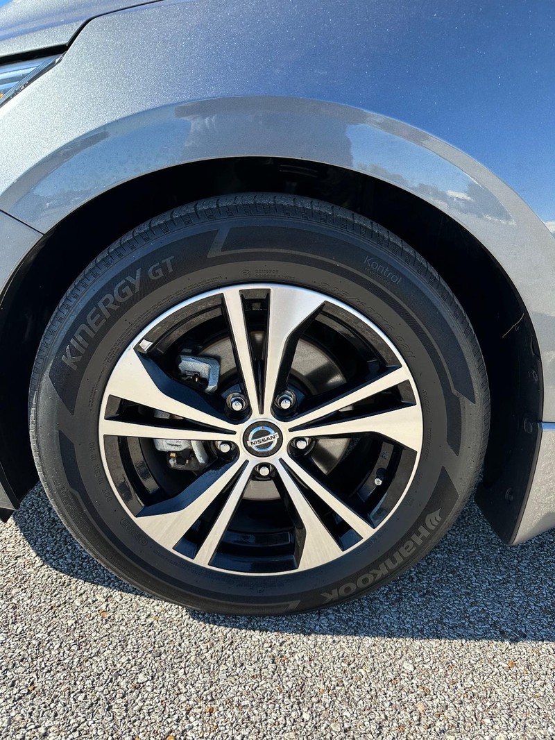 Nissan Sentra Vehicle Full-screen Gallery Image 7