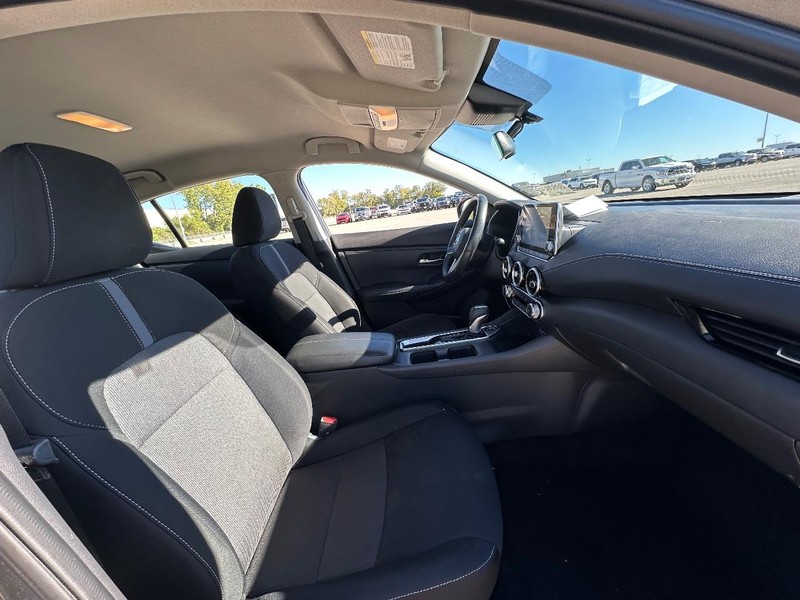 Nissan Sentra Vehicle Full-screen Gallery Image 13