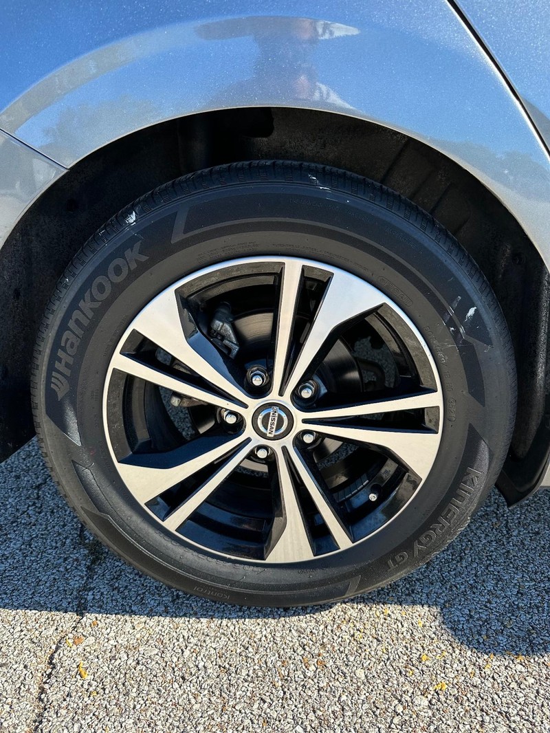 Nissan Sentra Vehicle Full-screen Gallery Image 15