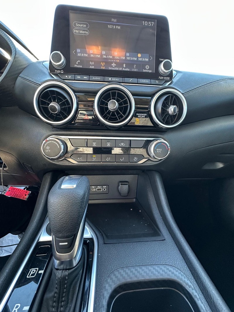 Nissan Sentra Vehicle Full-screen Gallery Image 17