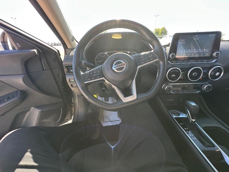 Nissan Sentra Vehicle Full-screen Gallery Image 19