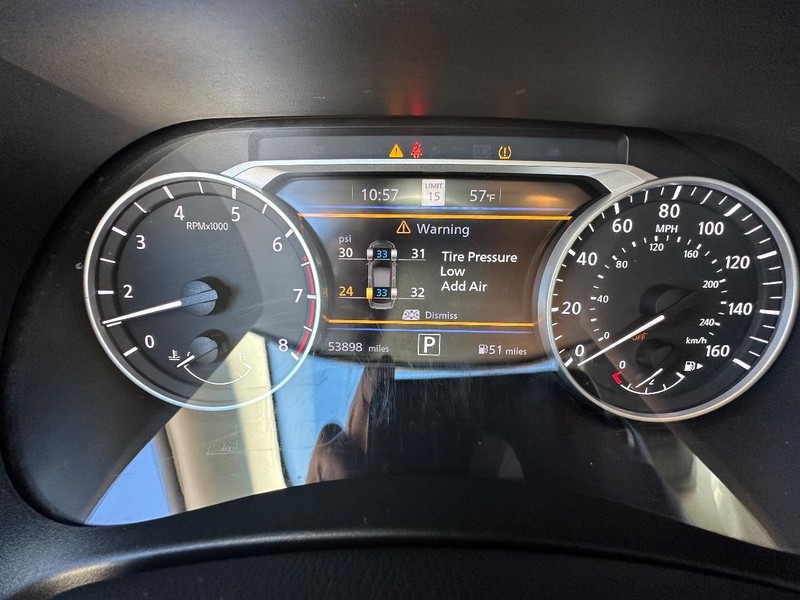 Nissan Sentra Vehicle Full-screen Gallery Image 21